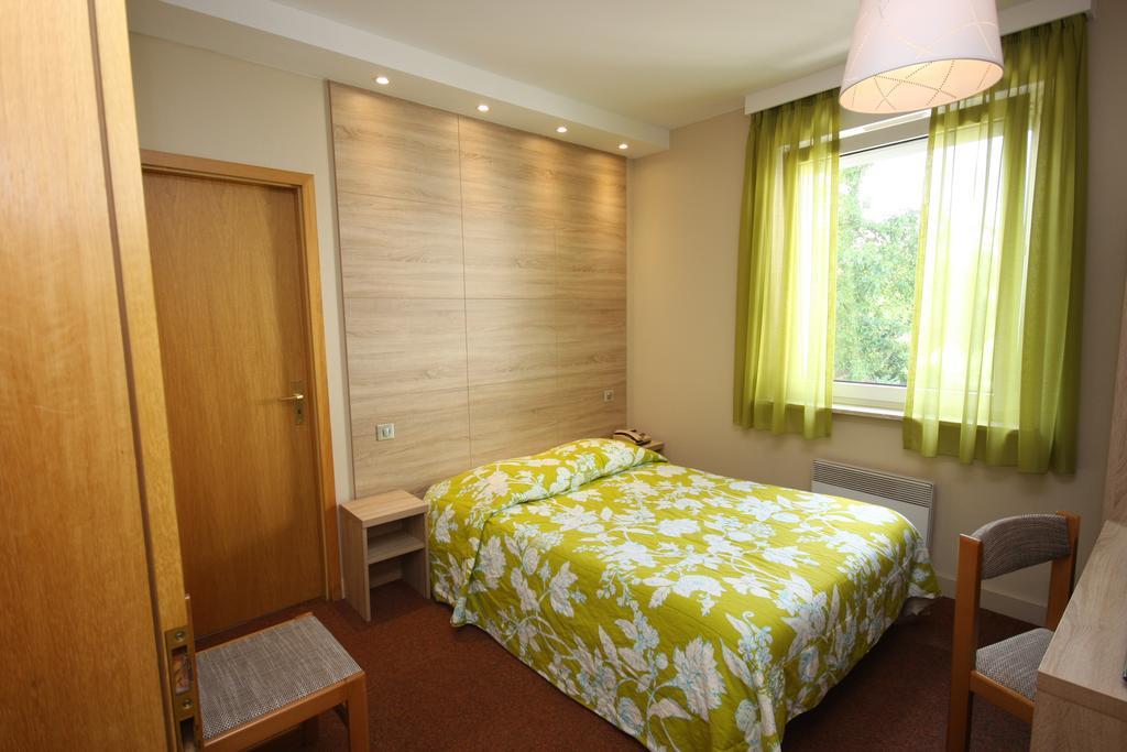 Hotel Restaurant A L'Etoile Мерквиллер-Пешельброн Экстерьер фото